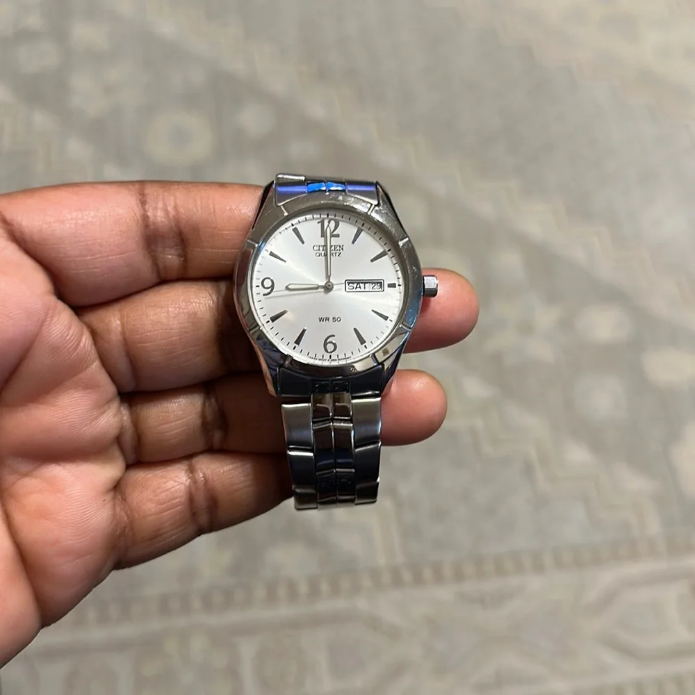 CITIZEN MENS SILVER COLOR WATCH WITH NEW BATTERY WORK PERFECT - Picture 2 of 15